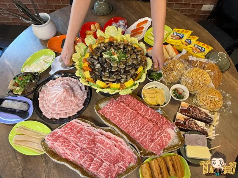 多達200顆的爆量蛤蠣鍋登場！新竹石憶食鍋當月壽星打卡送鮮活蛤蠣51粒！讓大家痛風下去！ (免費打電動.菜單營業時間地址電話) - 跟著踢小米吃喝玩樂趣