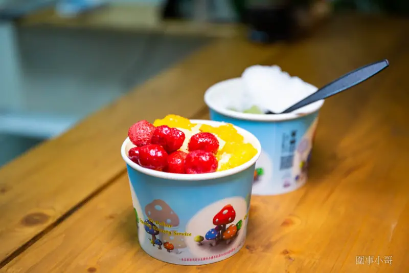 中壢南亞美食冰品-美濃冰！來自南部的古早味香蕉清冰超清香CP值爆表，再加上低溫冷凍直到你嘴裡瞬間解凍還原的水果丁，真的一吃就上癮啊啊啊