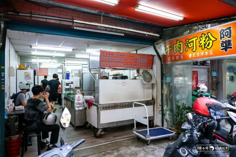 在地人評為前三名的越南料理，生意好、速度快到難以對焦