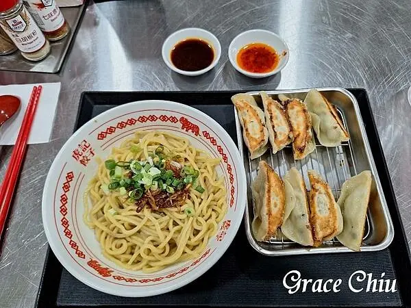 虎記餃子～脆皮煎餃加台式辣油好對味