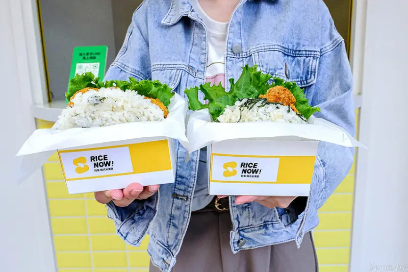 泡菜牛、滿滿鮪魚，粒客韓式米漢堡，軟Q米飯夾酥脆炸雞，鵝黃色風格好吃好拍！