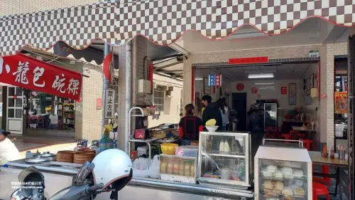 自強路上的無名早餐店 漢神百貨本館店櫃姐上班前必買 超人氣排隊