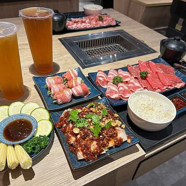 2023 台中燒烤推薦(文末附菜單)》甯客串串鍋之海鮮燒烤 I 台中餐廳推薦 I 和牛燒烤推薦 I 台中宵夜推薦