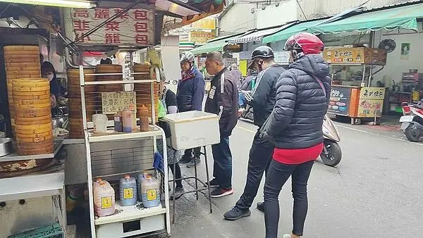 新北市三重區信義公園旁水煎包｜１顆只要７元的超便宜又好吃的水煎包