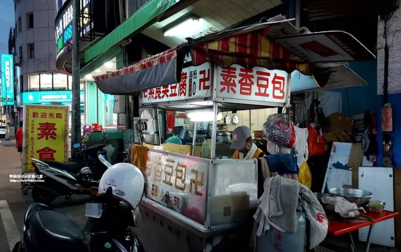 鳳山五甲美食 位於五甲二路上的無名素食臭豆腐&素香豆包