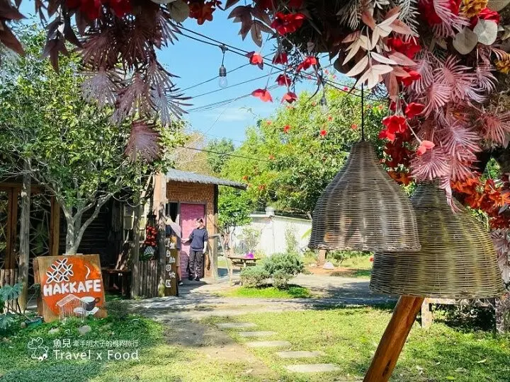 大地綠與三角帳蓬的田園風格，融合客家與現代的老宅咖啡館，一起來耍廢～Hakkafe’哈嘠廢 @魚兒 x 牽手明太子的「視」界旅行
