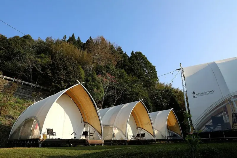 新竹縣五峰鄉蟬說：霧語｜睡在雲霧裡！海拔1200公尺免裝備豪華露營 夢幻櫻花林絕美拍照點 當季食材一泊二食下午茶 優惠