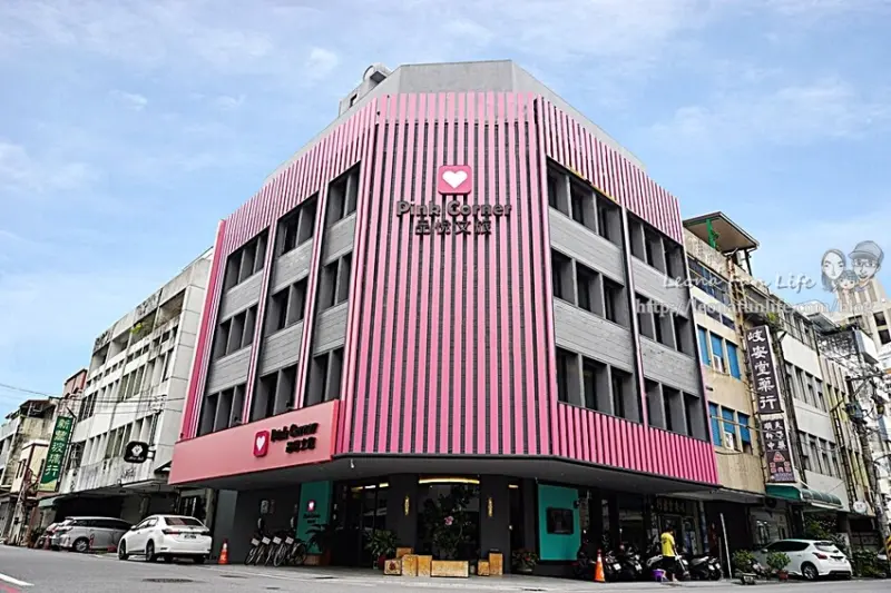 花蓮市區住宿推薦|品悅文旅-免費點心自助吧、停車場特斯拉充電椿，近廟口紅茶/黎明紅茶/名產街|2022新開幕