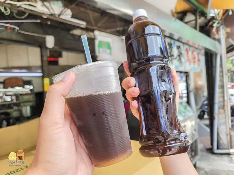 ▲三重銅板小吃推薦：天一青草茶，三重三和夜市人氣飲料 /D&W黑白雙搭 提供、WalkerLand窩客島整理