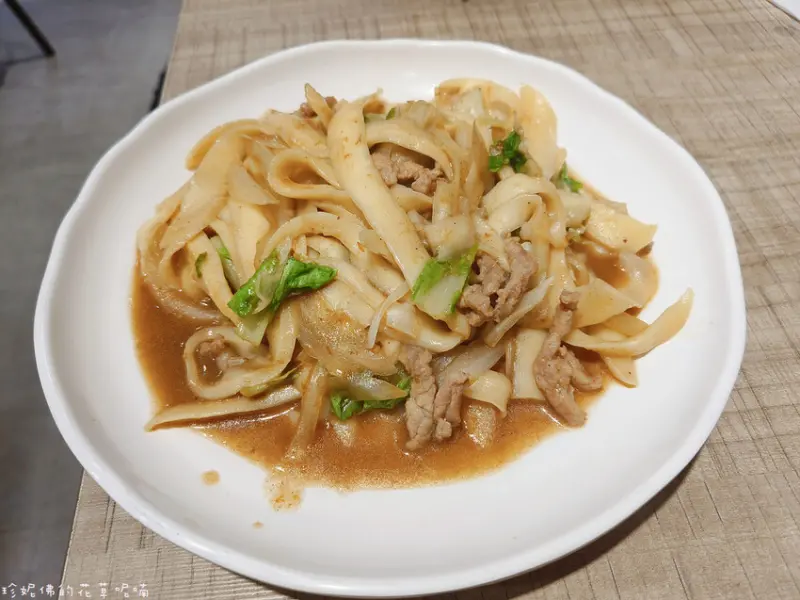 【新北市土城區】削麵郎番茄牛肉刀削麵｜手工刀削麵｜大眾口味用料實在