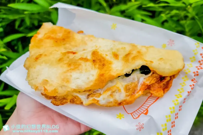 [宜蘭美食]頭城車站阿伯炸蛋蔥油餅/一週只營業三天的排隊美食/宜蘭蔥油餅推薦