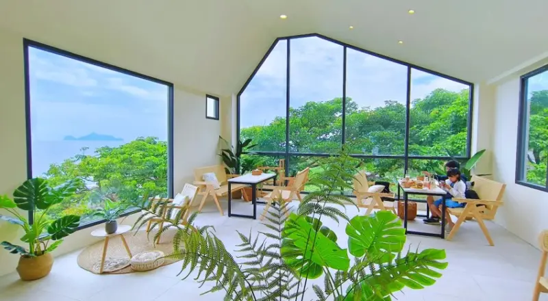 九號咖啡石城館》峭壁小屋浪漫山海美景咖啡廳！賞龜山島、火車，順遊舊草嶺隧道 (預約菜單停車資訊)宜蘭頭