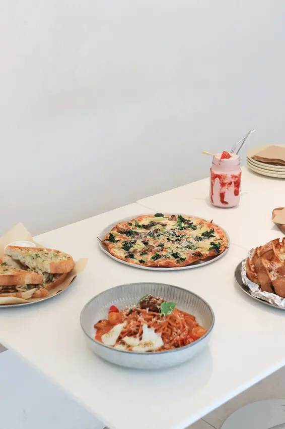 人氣蔬食餐廳新分店開在忠孝復興 大蒜手撕麵包必點！