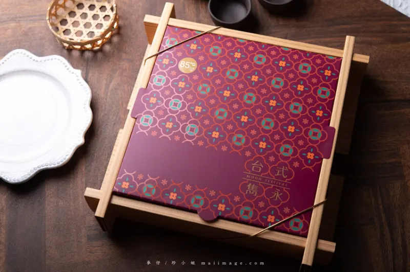 中秋月餅推薦 | 85度C歡聚月圓禮盒，人氣熱銷月餅，剝皮辣椒雞、白玉東坡酥，預購再享85折，保證送到心坎裡