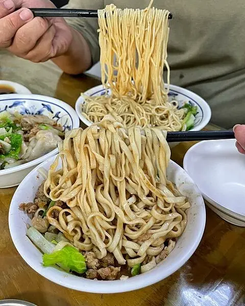 銅板價屏東小吃：鐵路阿婆麵館 / WalkerLand窩客島整理提供 未經許可不可轉載