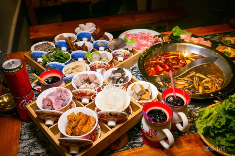 中壢麻辣火鍋-好想你重慶蓋碗火鍋，一年四季都是吃火鍋的日子！而且這裡讓你吃麻辣火鍋也可以吃得很優雅！來自貴州的美女闆娘為大家帶來麻辣鮮香俱全的麻辣火鍋～(邀約