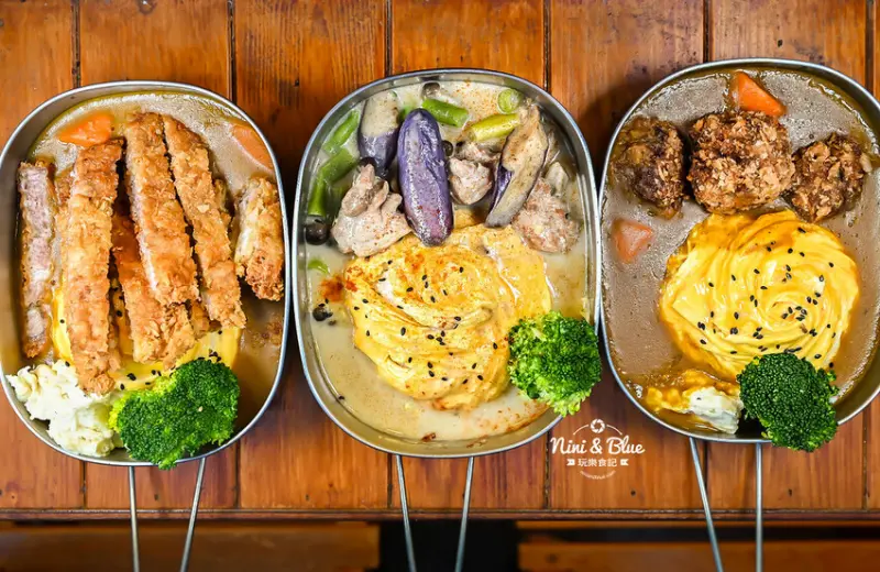 台中夜市美食小吃，鐵盒便當的旋轉蛋包咖哩飯，大推薦咖哩炸豬排 -妮妮布魯