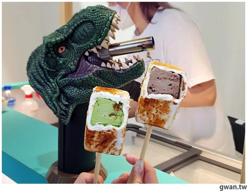 新開幕！不用飛韓國，一中也有超夯的烤棉花糖冰淇淋～