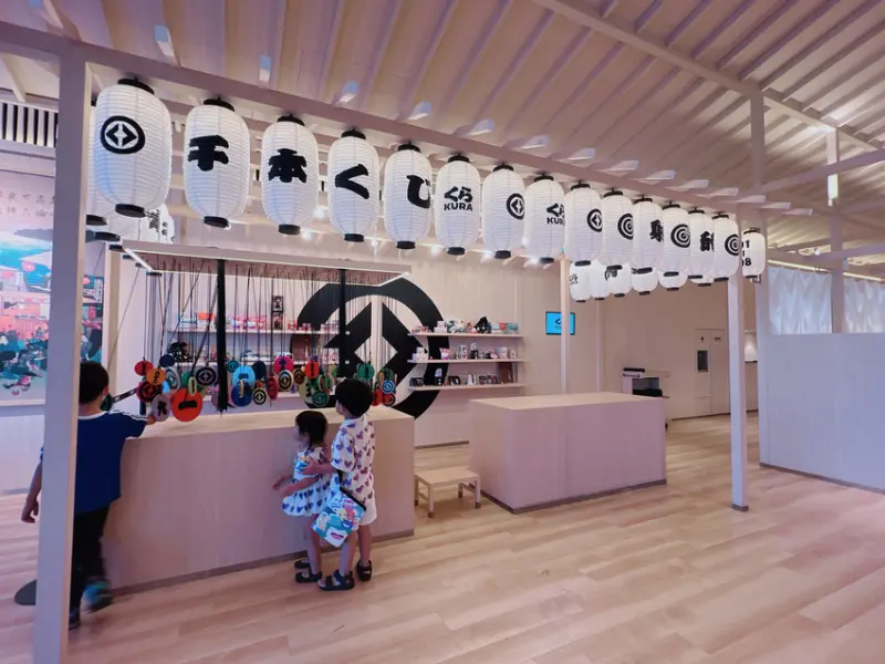 ★高雄★藏壽司 Kurasushi Taiwan時代大道店＊2000坪超氣派全球海外旗艦店，壽司迷必踩點～還有千本、射擊遊戲可以玩，真的是好吃又好玩啦～！