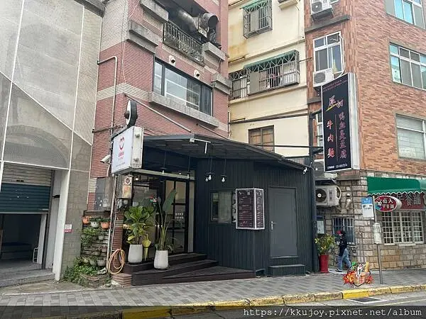 厚切牛肉麵|新竹金山8街|半筋半肉牛肉麵|麻辣三寶拼盤|辣而不燥、辛香不嗆|台灣溫體牛肉|符合台灣味蕾的正宗川味|