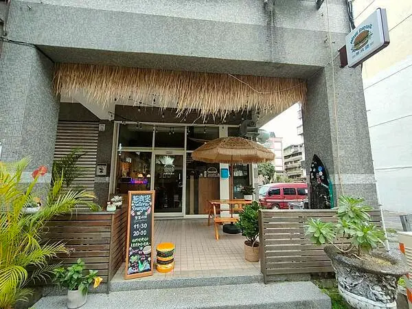 蔥浪堡 Wave Burger~~藏身在礁溪在地必吃的特色衝浪主題美式漢堡( 原烏石港必吃漢堡)