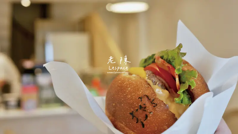 《台中西區》老陳L'espace│小巧可愛白色清新風格小圓法漢堡專賣店