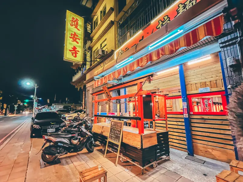 高雄美食 – 希拉麵 x 蓮池潭旁日本神社、一嵐座位風格美味拉麵！