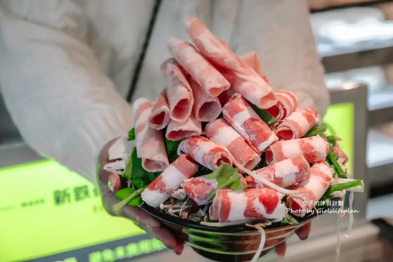 點排餐就送蒙古烤肉吃到飽，數10種蔬菜肉品，飲料.炸物.冰.主食通通吃到飽，商業午餐蒙古烤肉只要198元