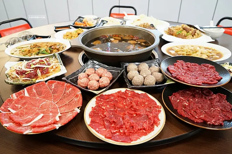 不用跑台南！台中就能吃到神級美味溫體牛肉火鍋，慢火燉煮6小時藥膳湯頭，還有多道熱炒料理，消夜聚餐來這準沒錯！！