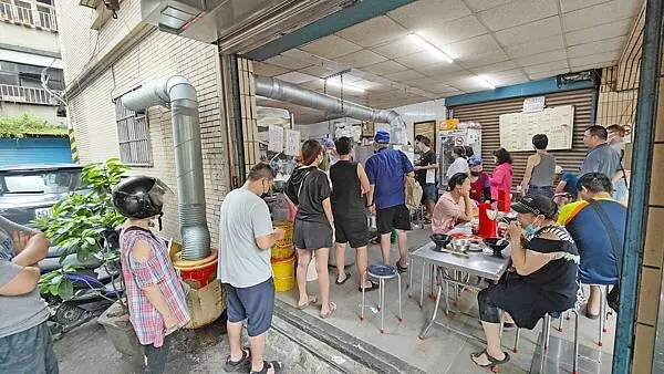 【樹林美食】無名肉羹麵｜超級巨無霸份量無名小吃店，份量足足比別人家大三倍！