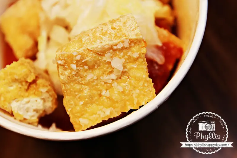 合家蚵仔麵線、臭豆腐、手工肉圓 龍潭美食 龍潭小吃店 龍元宮美食推薦 - 相片中的菲莉絲