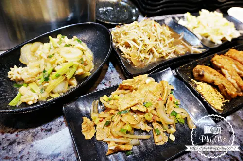 金丰饌平價鐵板燒(環中東店) 內用青菜無限續加 澎派平價鐵板燒 午晚餐宵夜通通吃的到 - 相片中的菲莉絲