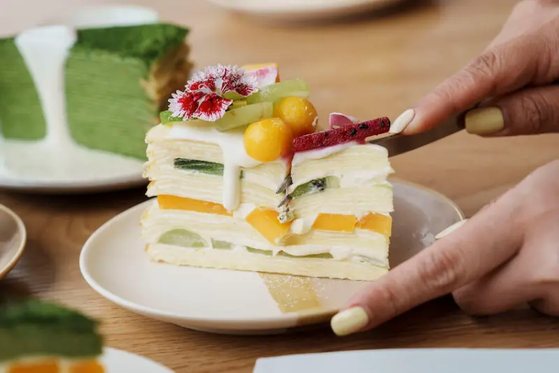 台中咖啡廳 先生Sensei千層蛋糕 黎明店｜新鮮水果搭配純手工千層蛋皮～香Ｑ口感超迷人～
