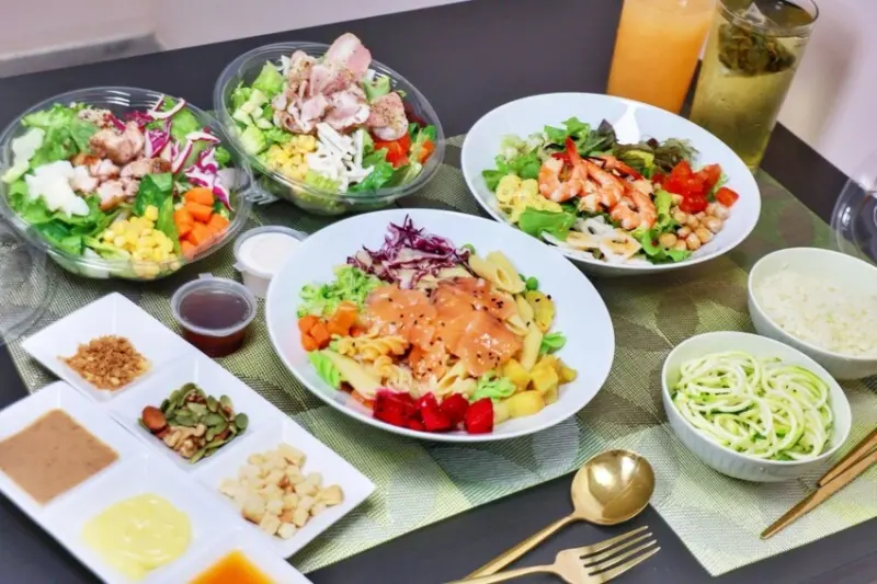 新店立馬衝！夏威夷料理讓老饕每天吃都不膩！以新鮮純粹的食材完勝.主食竟然能選花椰菜米跟櫛瓜麵可選，太chill了啦！