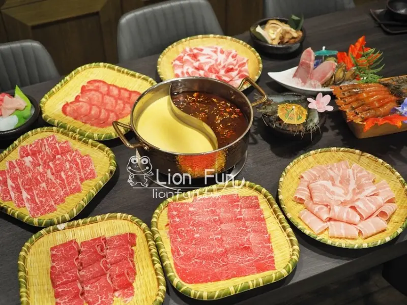 高雄左營人氣鍋物｜牛形町熟成鍋物。火鍋吃到飽｜海鮮火鍋｜麻辣火鍋｜哈根達斯