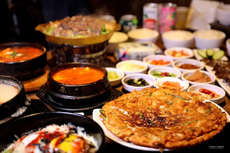 秒飛韓國！一人可吃道地豆腐鍋湯頭濃郁 韓式銅盤烤肉 韓國華僑開的韓料