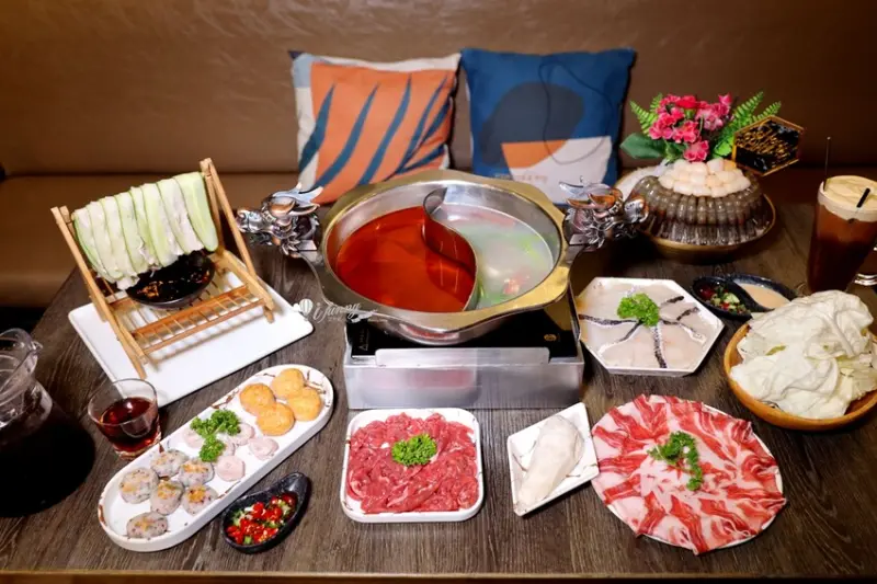 台北車站 | 瓦法奇朵-W.麻辣Bar 放感情 生日幾歲就送幾隻蝦 必點皮蛋香菜鍋