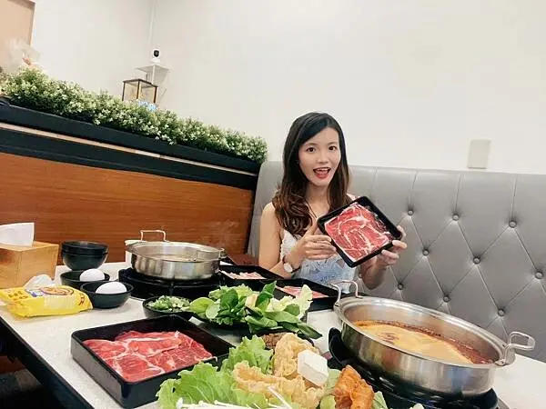 高雄吃到飽火鍋推薦【牧川鍋物】敘*牧*著的唇上跳動的靈魂，*川*刺了心中飽食無憾的理念，在這裡享受最平價的無限量供應！