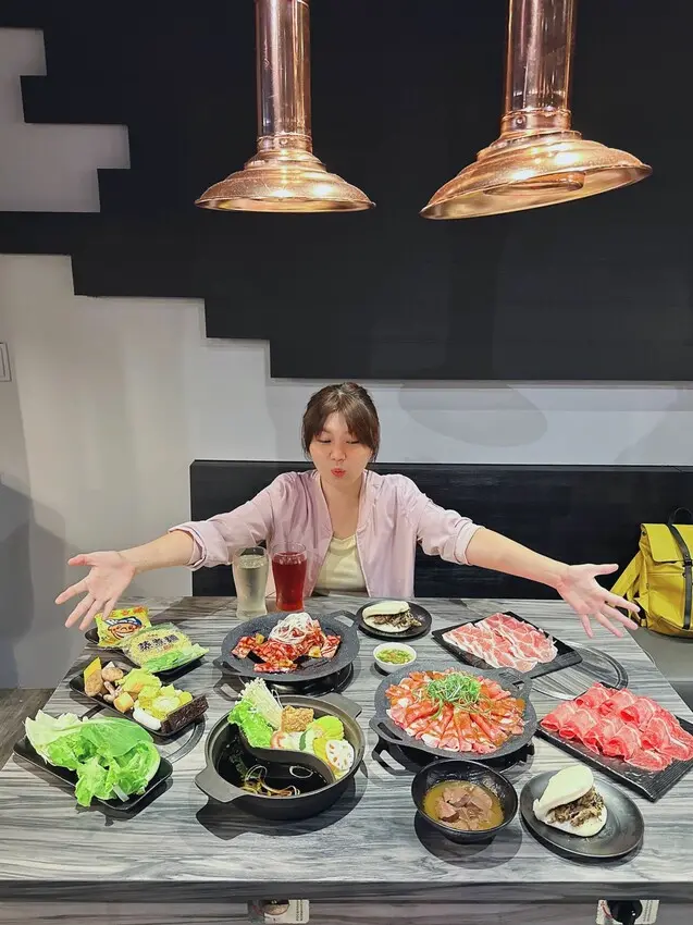 [台中北區]花漾夯夯鍋｜$229起火鍋吃到飽｜$99up值升火烤雙享｜獨家梅干肉片、麻辣鴨血、刈包不限量爽爽吃｜內附菜單 - 萍姐愛分享