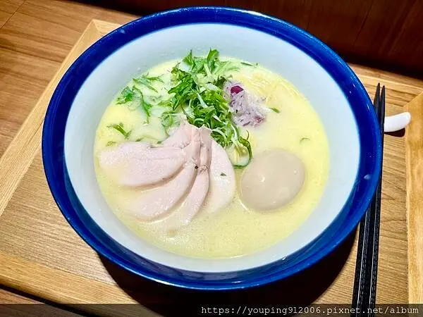 台北大同區｜池音 鶏白湯ラーメン，裝潢很日式風格的排隊雞湯拉麵，還可以免費加麵一次，渾濃吃起來有海鮮