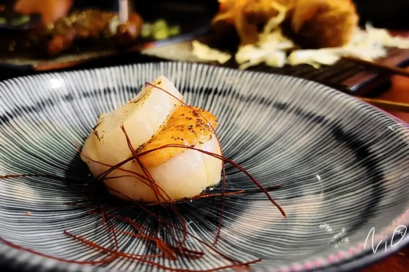 [新北三峽]旭飛酒場。脆皮腓腸/剝皮辣椒牛叻串/胡麻松阪豬/明太子生食干貝。燒烤品項都不錯但服務有小雷