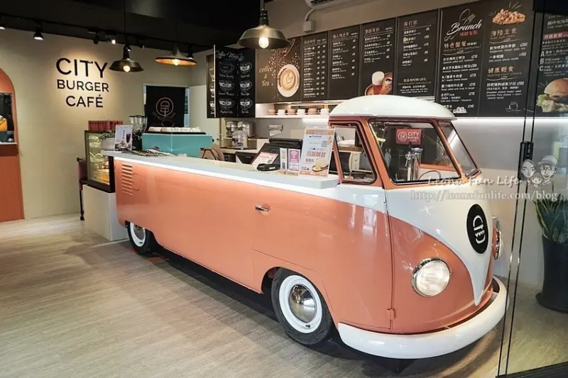超可愛胖卡車開進火車站，鐵鹿大街超萌早午餐店!!台中中區早午餐-City Burger Café城市漢堡咖啡旗艦店