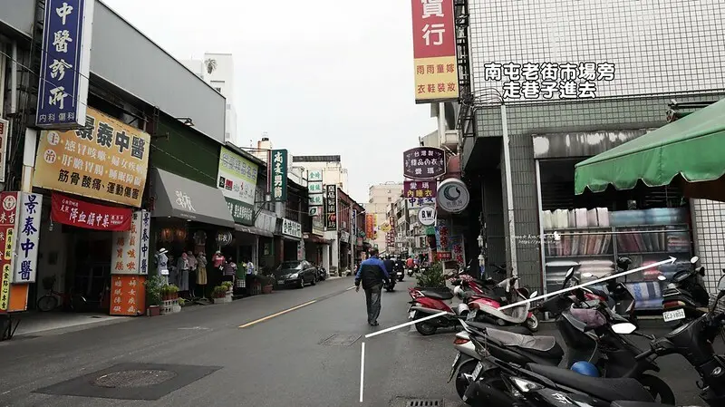 台中南屯 ｜素食 南屯老街裡的 -柯 越南素食河粉 -越南涼拌米線必點!別忘了擠檸檬喔
