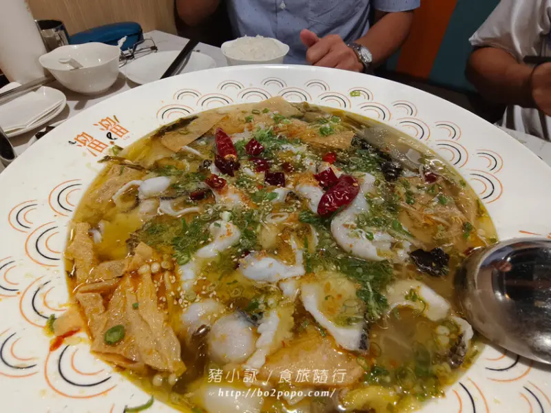 高雄。前鎮》溜溜酸菜魚專賣店(夢時代)