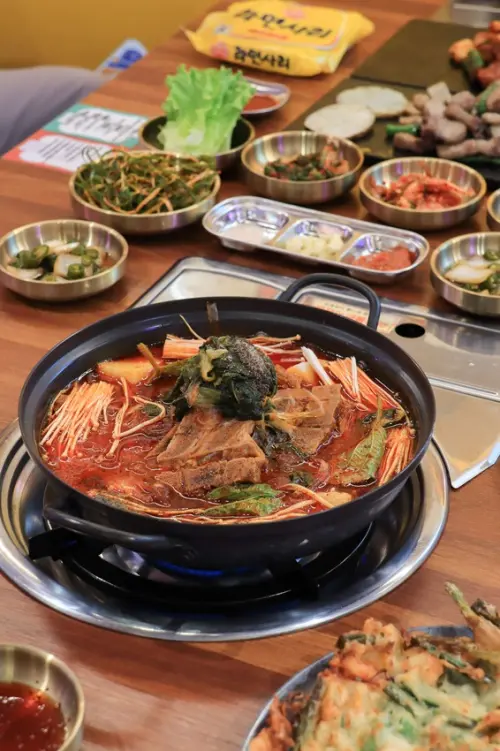 內湖新開幕 韓國人來台開的韓式排骨鍋 火焰烤肉