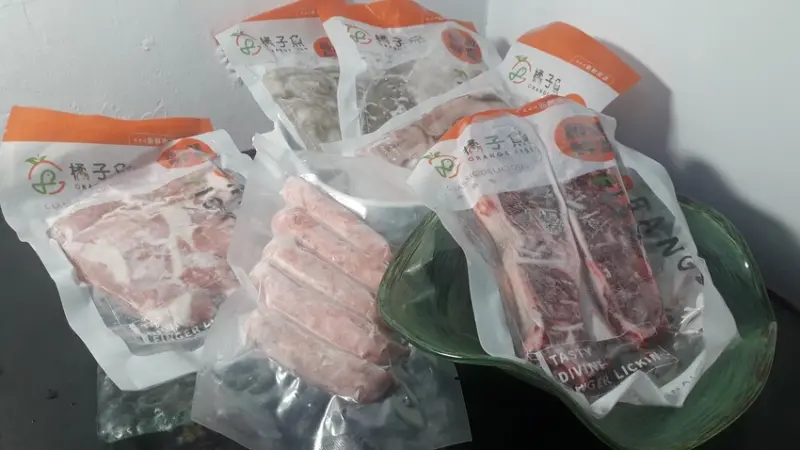 橘子魚|鱈厚切300g|手工蝦仁200g |松阪豬250g| 飛魚卵香腸(1包/5條) |帶骨牛小排300g |魷魚圈200g|冷凍分切