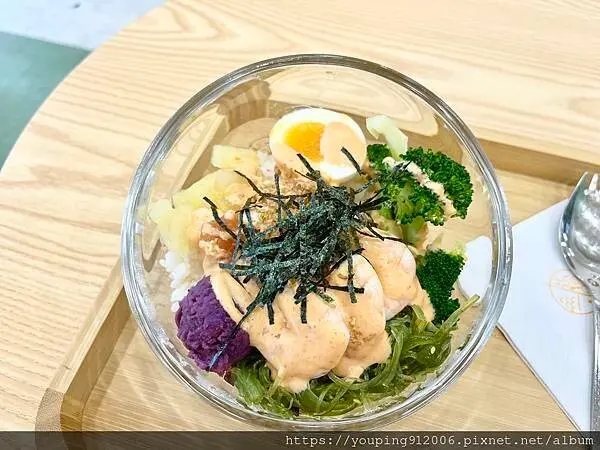 台北信義區｜Poke Go 波奇走走 夏威夷生魚飯，佐料和醬料都有超多選擇，健身完或天氣熱吃超清爽(附菜單)！
