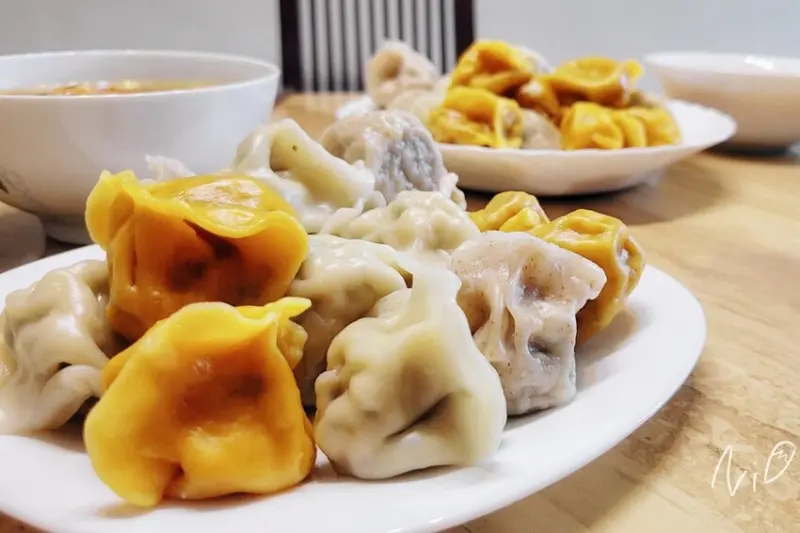 [方便料理]饍食Sense Food。是拉差紅藜鮭魚餃/義式松露雞肉餃/香菜剝皮雞肉餃/泰式打拋素肉/柴魚酸辣湯/慢燉番茄牛肉湯。低卡高蛋白水餃 #美味不怕胖