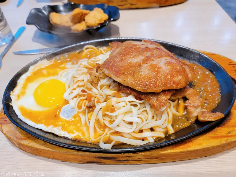 【屏東縣潮州鎮】小時厚牛排 屏東潮州店｜近潮州日式歷史建築文化園區及圓環冷熱冰｜對面有收費停車場