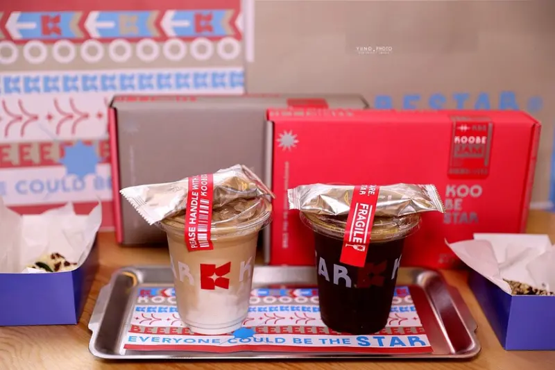 台中伴手禮推薦！超涮嘴的小零嘴結合咖啡廳概念店可內用 辦公室團購零食｜KOOBESTAR咖啡x酷必捲